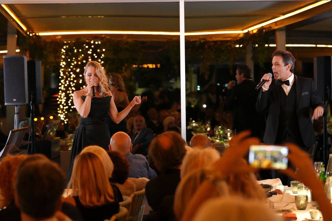 Dîner spectacle avec chanteurs
