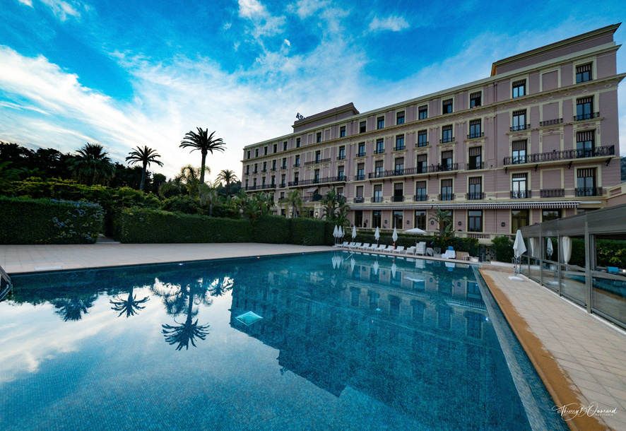 Piscine d'un palace de la Côte d'Azur